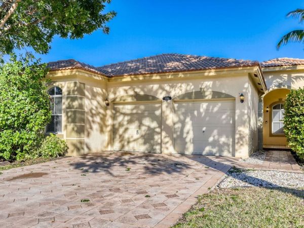 10566 Galleria St, Wellington, FL 33414