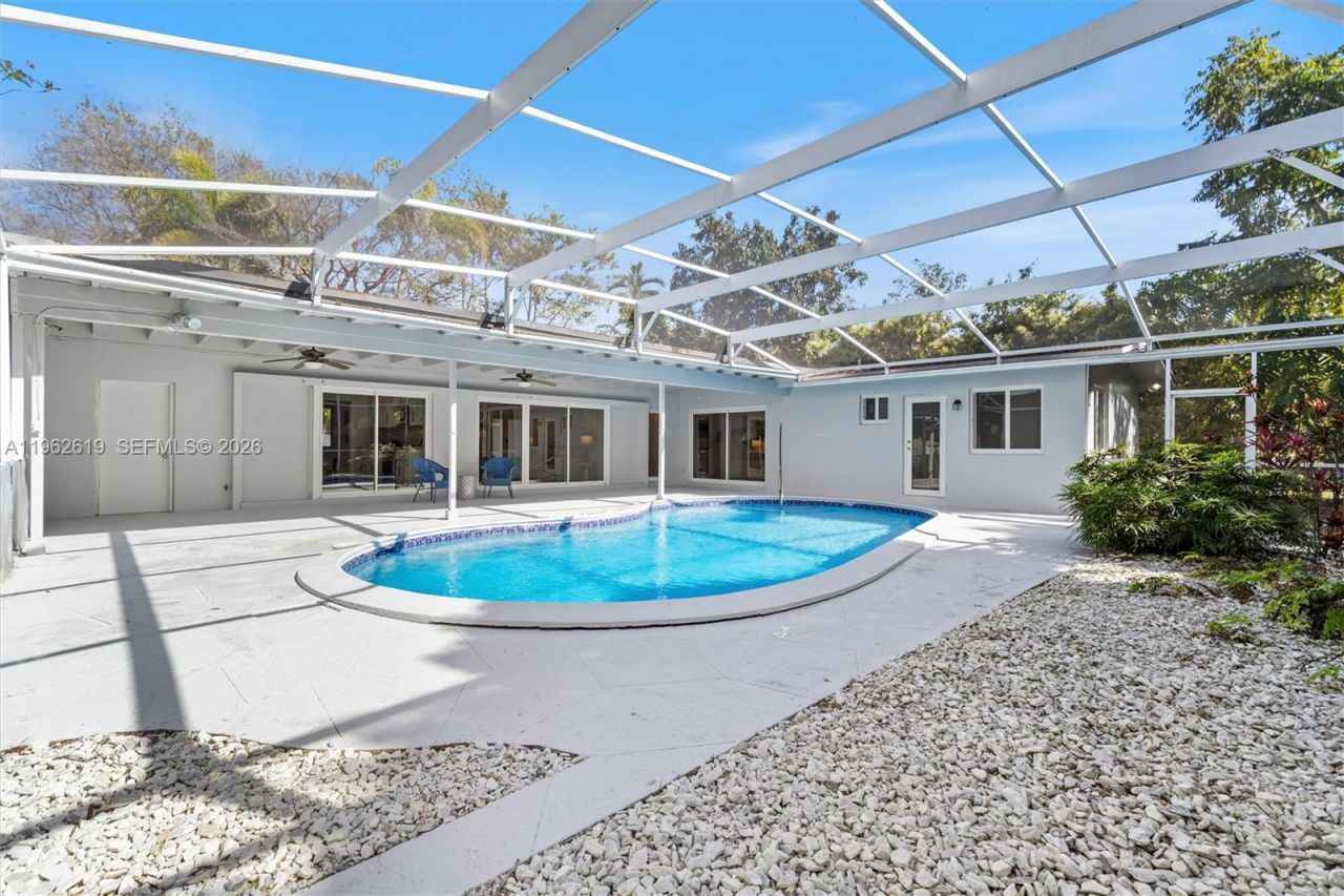 8260 SW 133rd St, Pinecrest, FL 33156 Photo