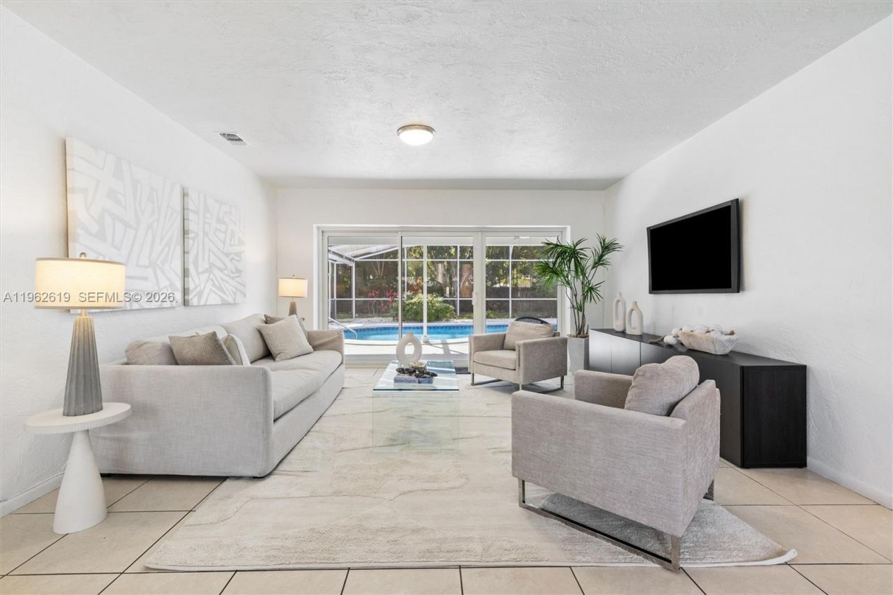 8260 SW 133rd St, Pinecrest, FL 33156 Photo