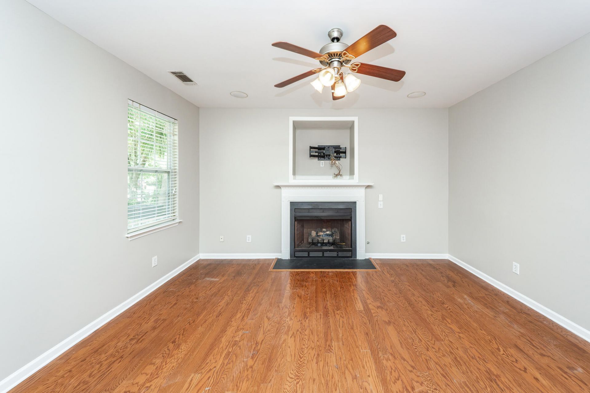 1764 Hickory Knoll Way Photo 5