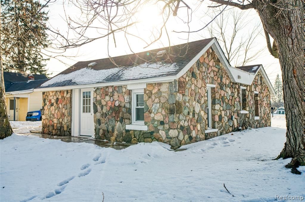 320 N Hibbard Street, Fowlerville Vlg, MI 48836 Main Photo