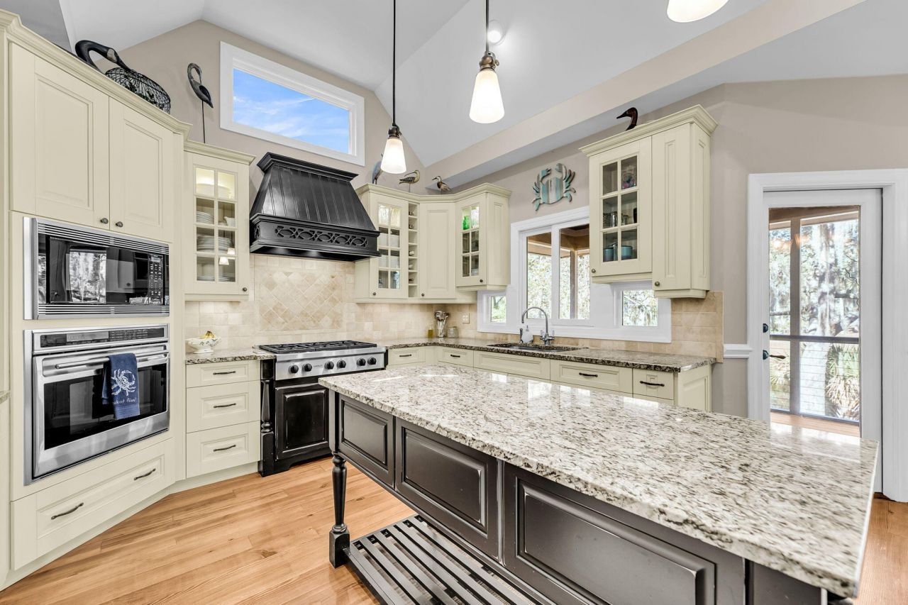 2410 The Haul Over Photo 28