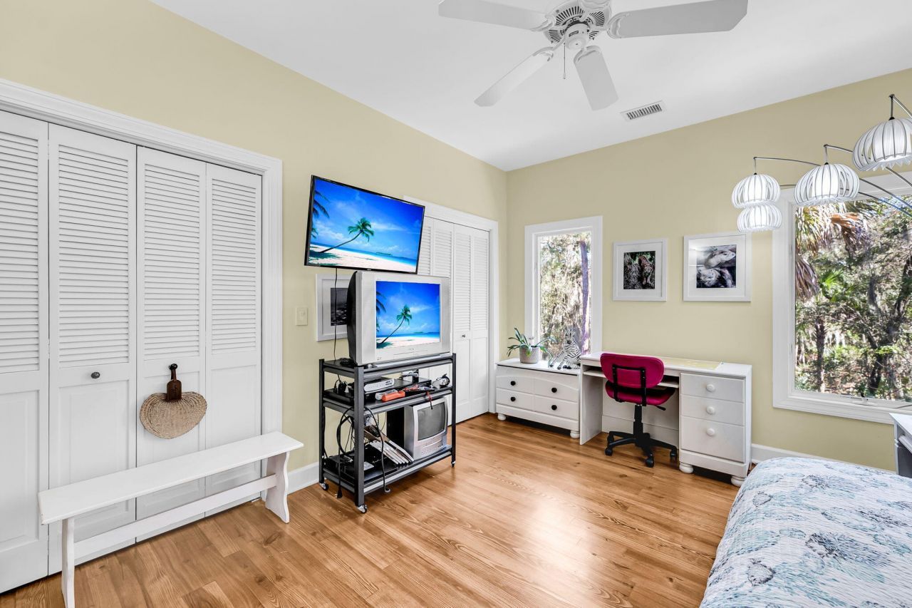 2410 The Haul Over Photo 48