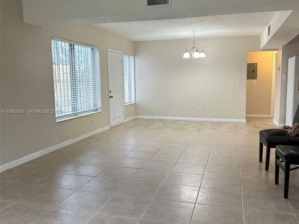 956 NE 80th St, Miami, FL 33138