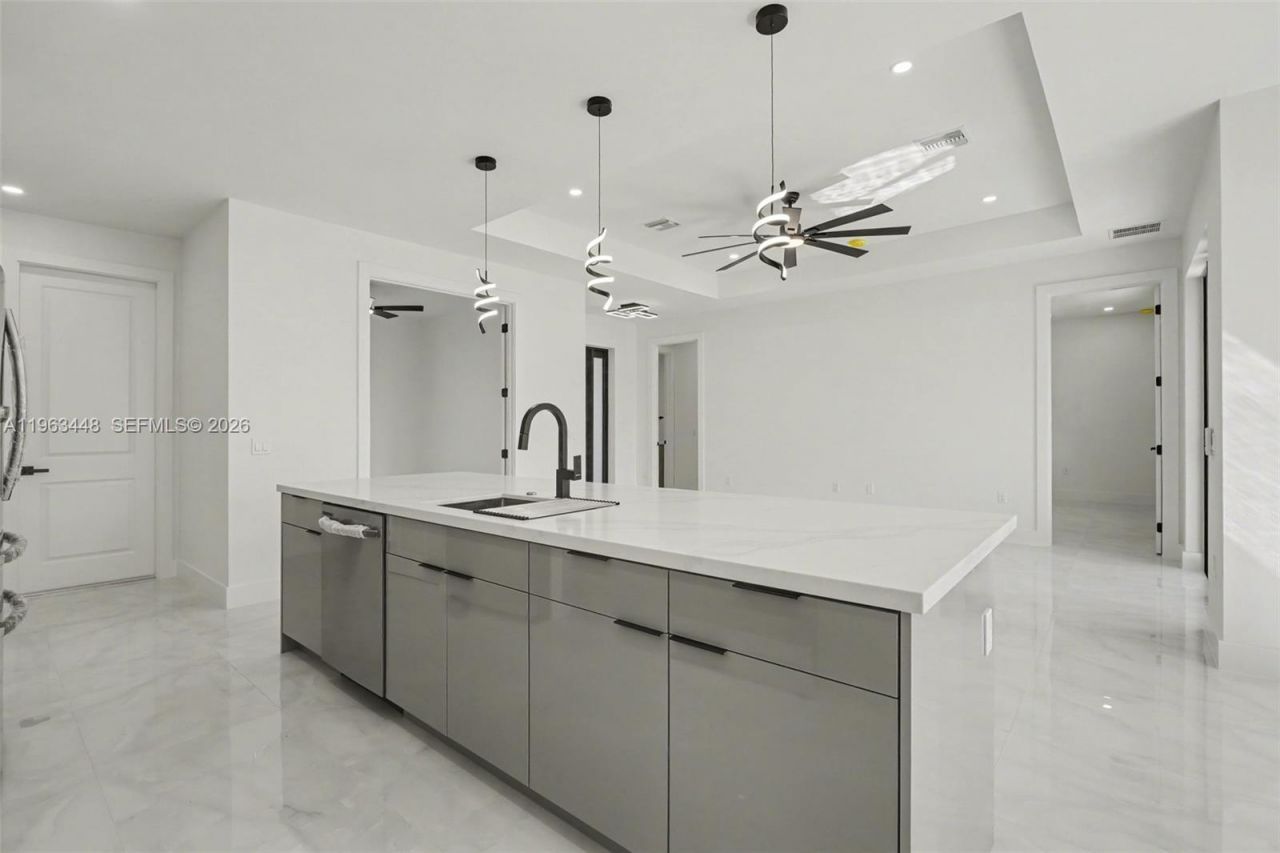 369 Woodburn, Lehigh Acres, FL 33972 Photo