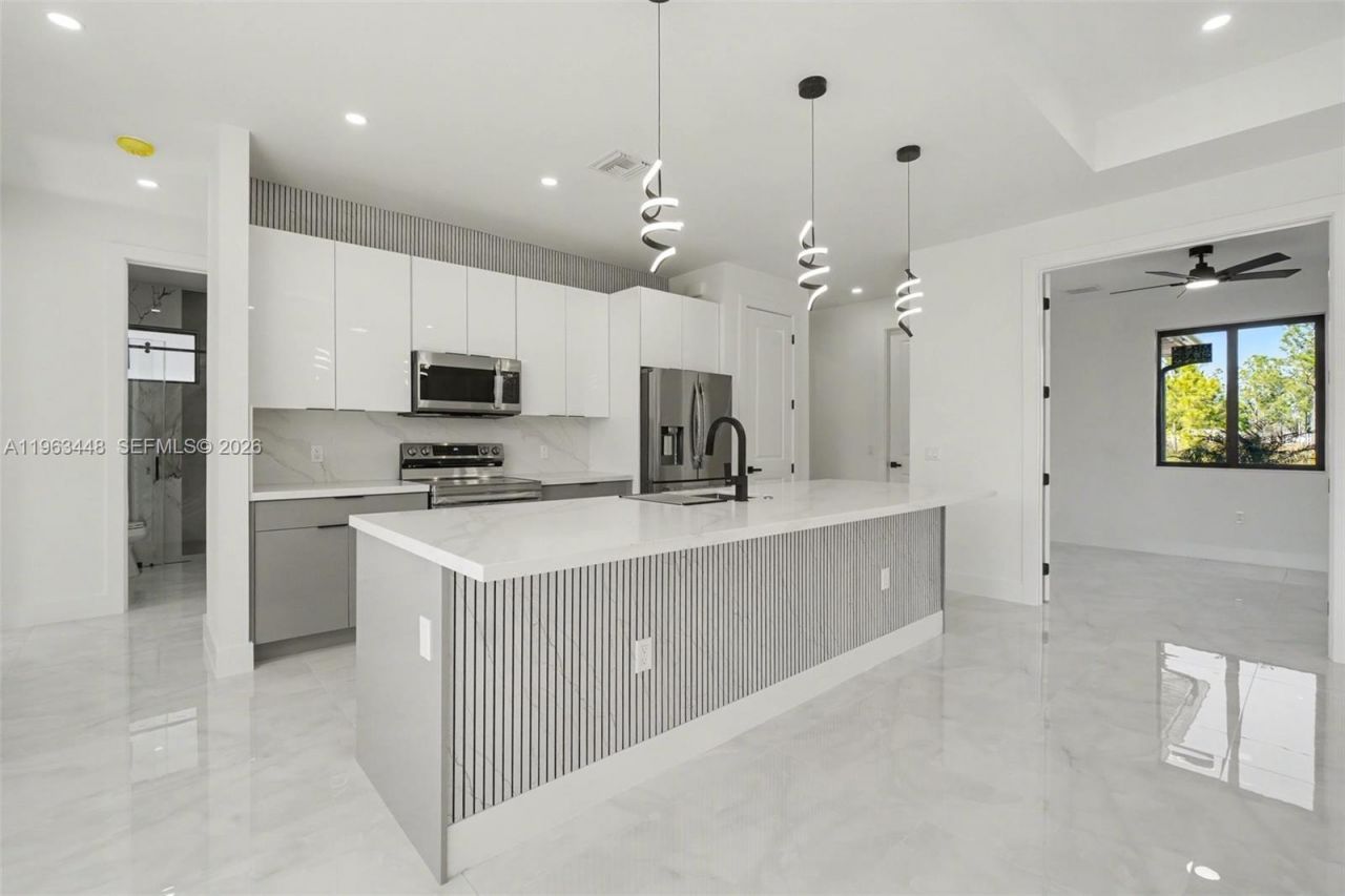 369 Woodburn, Lehigh Acres, FL 33972 Photo