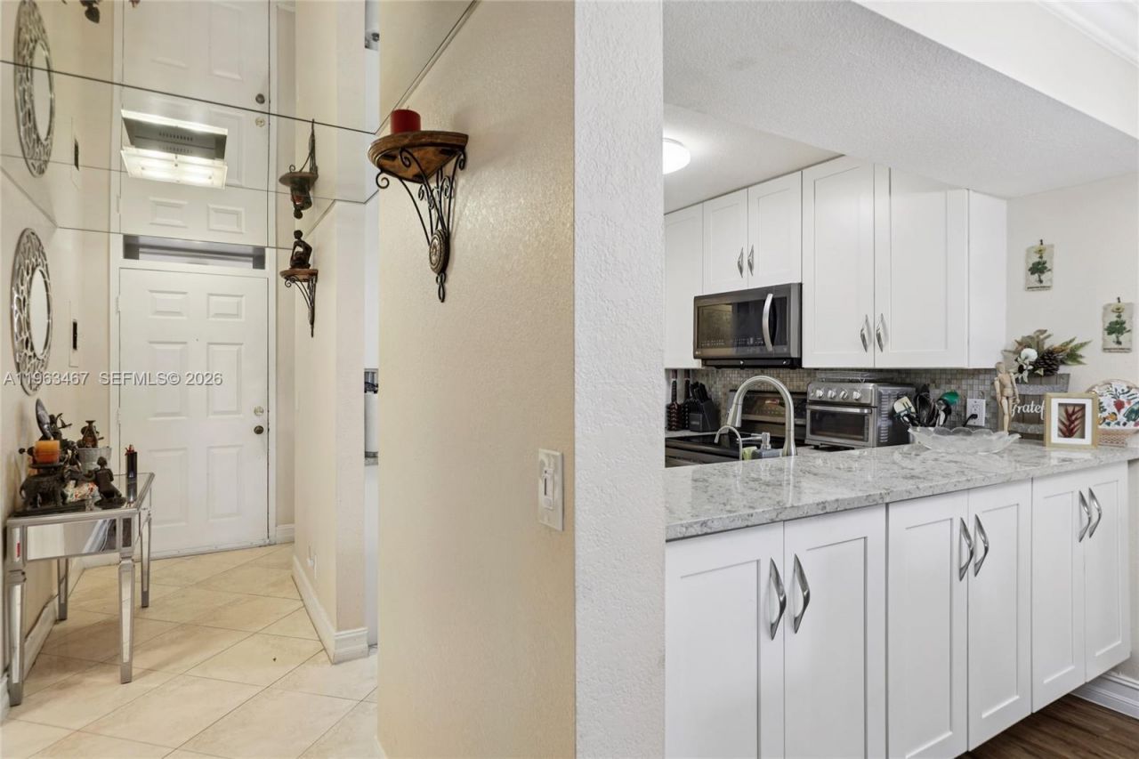 5732 Coral Lake Dr , Unit 308, Margate, FL 33063 Photo