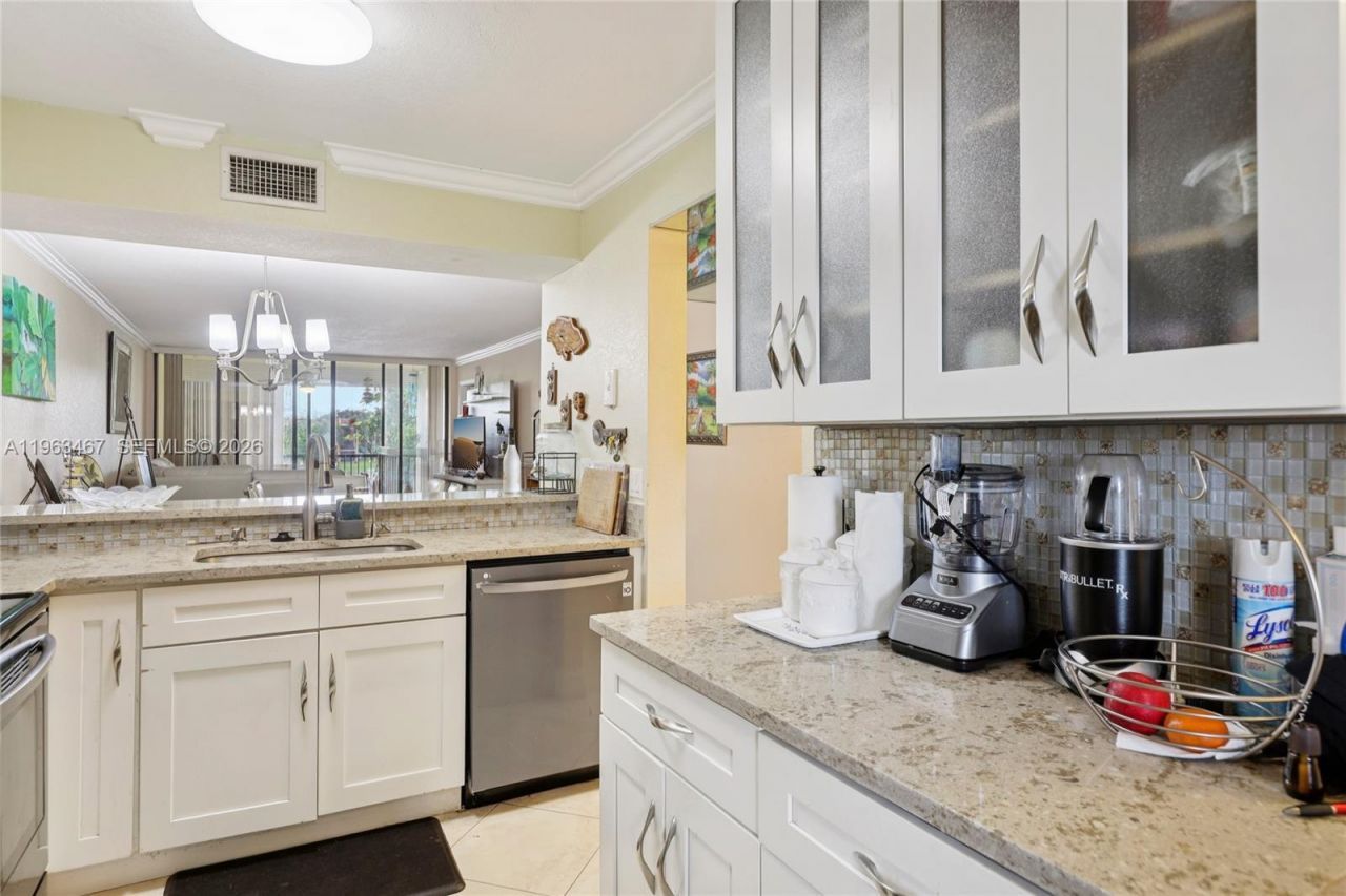 5732 Coral Lake Dr , Unit 308, Margate, FL 33063 Photo