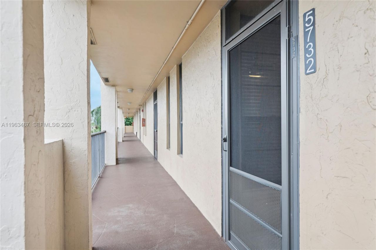 5732 Coral Lake Dr , Unit 308, Margate, FL 33063 Photo