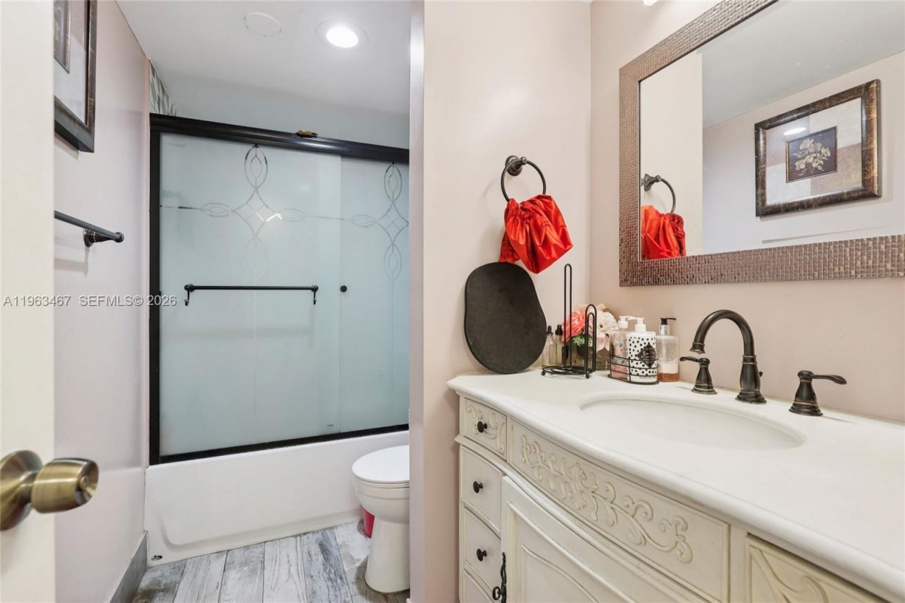 5732 Coral Lake Dr , Unit 308, Margate, FL 33063 Photo