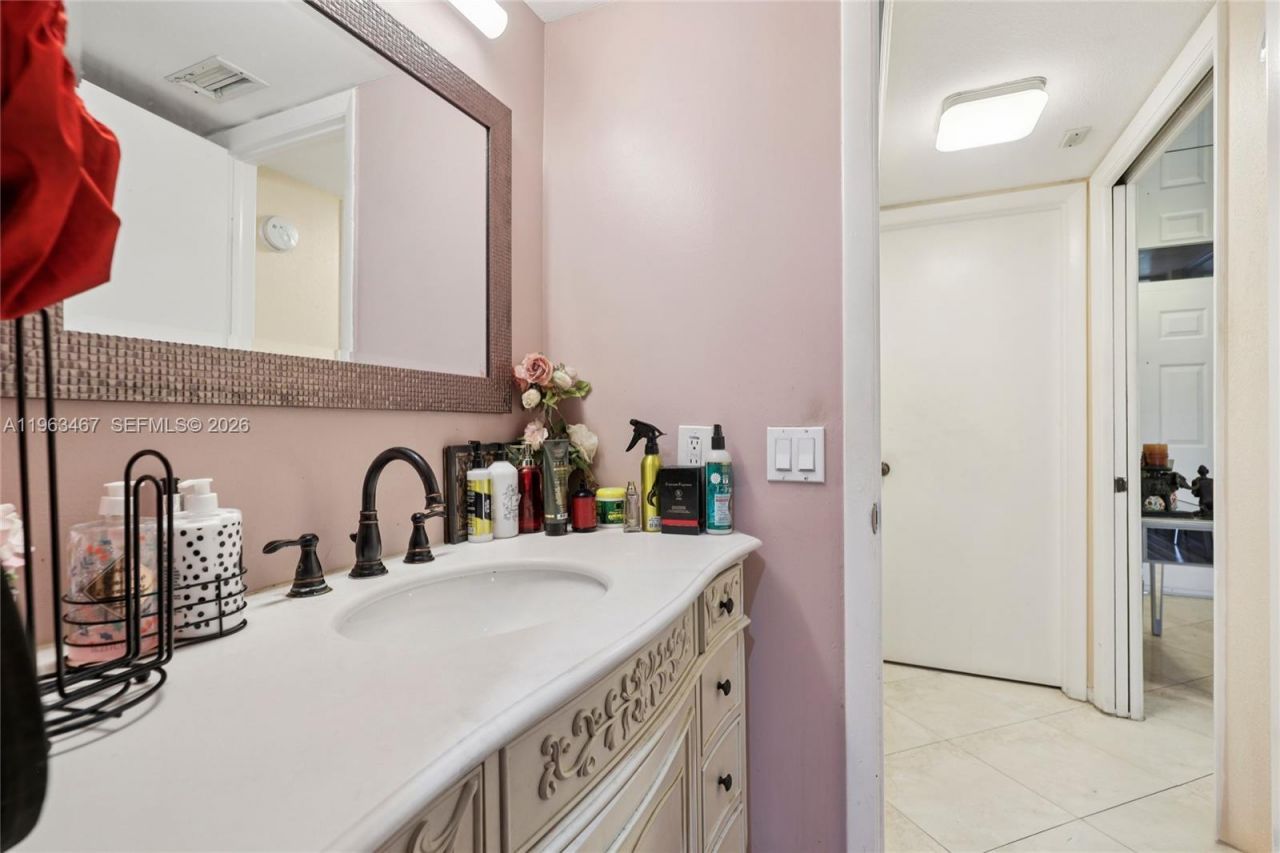 5732 Coral Lake Dr , Unit 308, Margate, FL 33063 Photo