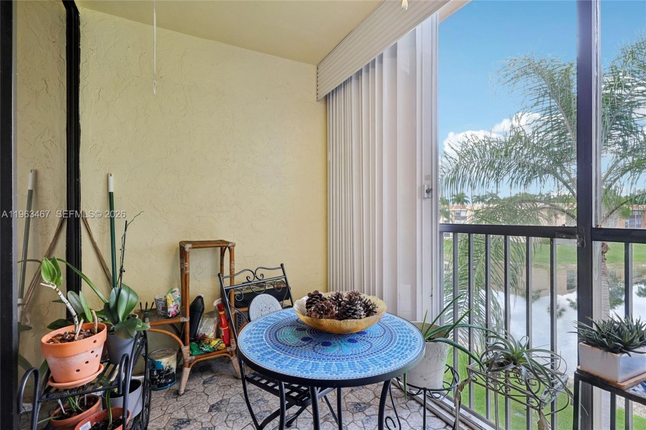 5732 Coral Lake Dr , Unit 308, Margate, FL 33063 Photo