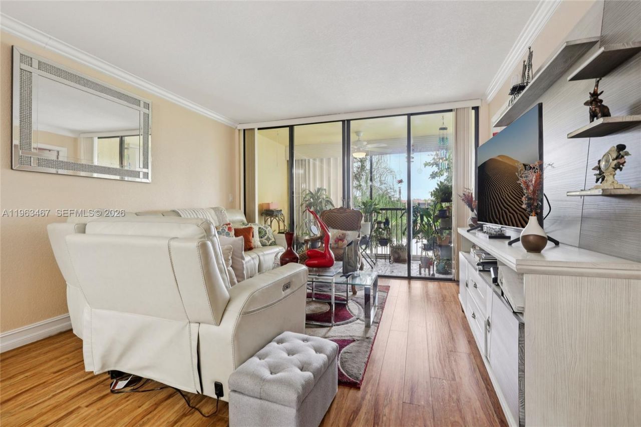 5732 Coral Lake Dr , Unit 308, Margate, FL 33063 Photo