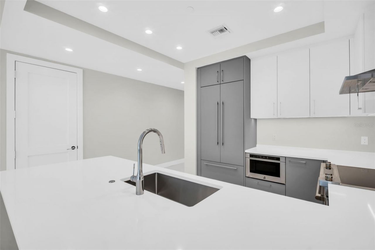 275 1st Avenue S, Unit 3304, Saint Petersburg, FL 33701 Photo