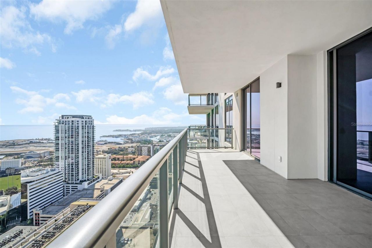 275 1st Avenue S, Unit 3304, Saint Petersburg, FL 33701 Photo