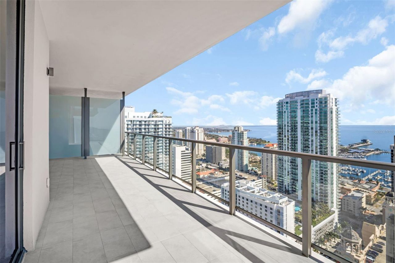 275 1st Avenue S, Unit 3304, Saint Petersburg, FL 33701 Photo