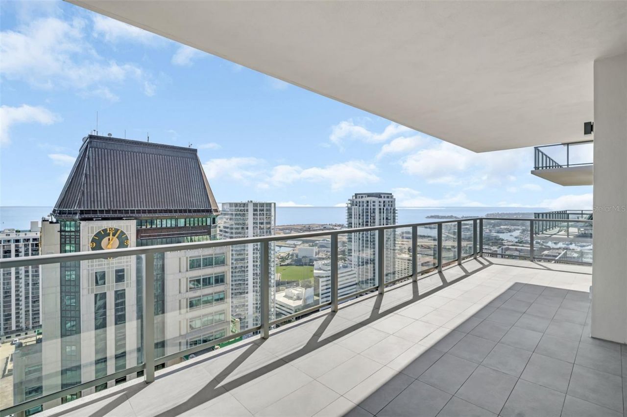 275 1st Avenue S, Unit 3304, Saint Petersburg, FL 33701 Photo