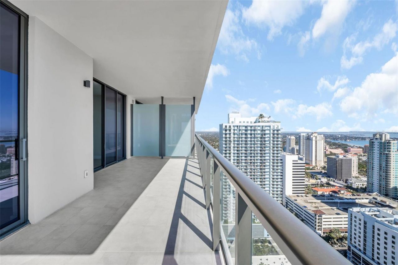 275 1st Avenue S, Unit 3304, Saint Petersburg, FL 33701 Photo