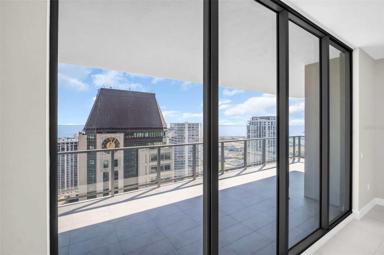 275 1st Avenue S, Unit 3304, Saint Petersburg, FL 33701 Photo