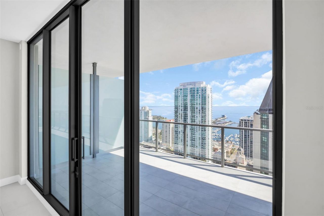 275 1st Avenue S, Unit 3304, Saint Petersburg, FL 33701 Photo