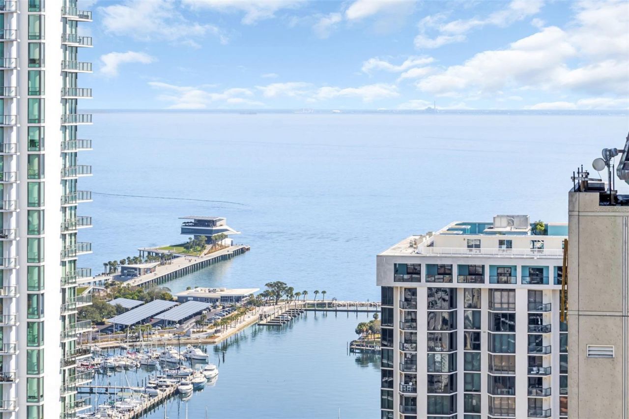 275 1st Avenue S, Unit 3304, Saint Petersburg, FL 33701 Photo