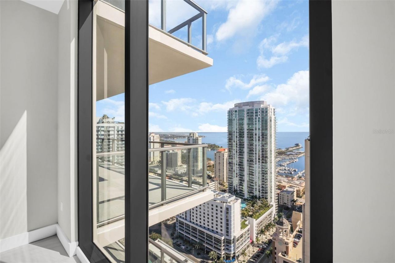 275 1st Avenue S, Unit 3304, Saint Petersburg, FL 33701 Photo