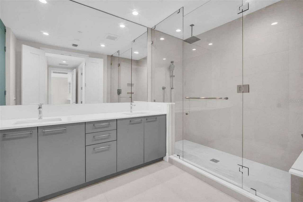 275 1st Avenue S, Unit 3304, Saint Petersburg, FL 33701 Photo