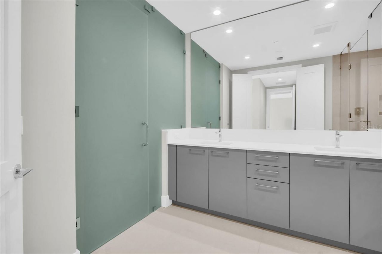 275 1st Avenue S, Unit 3304, Saint Petersburg, FL 33701 Photo