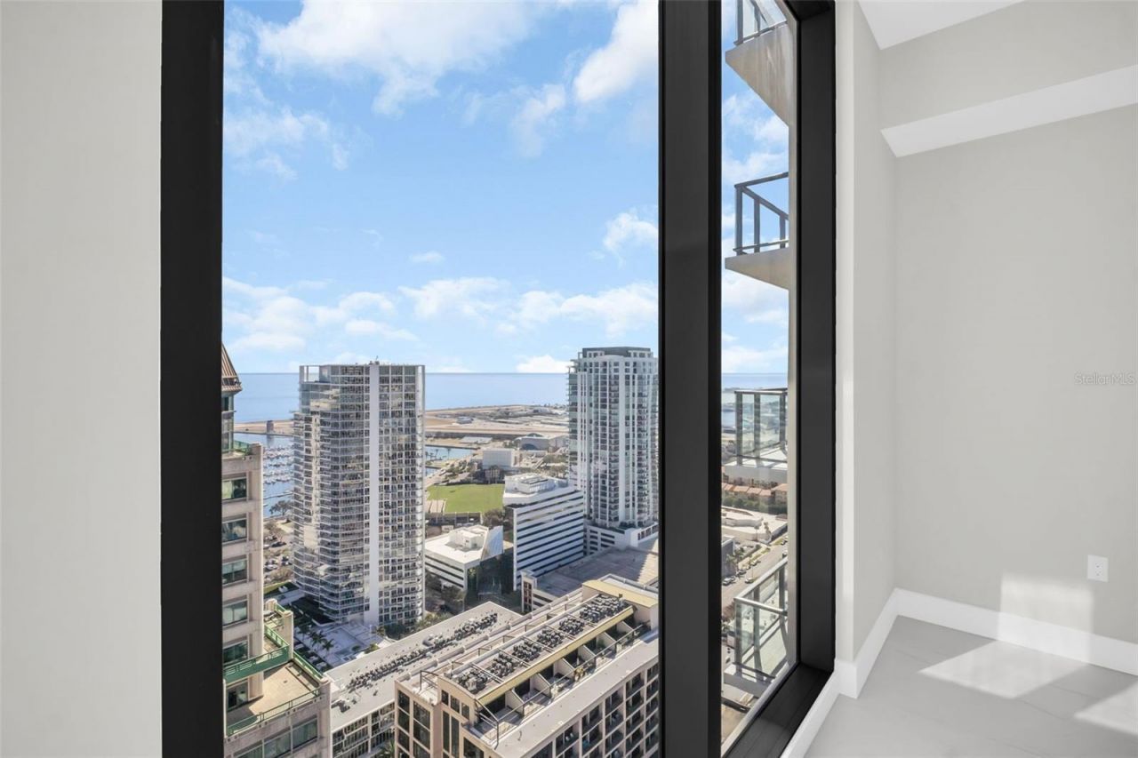 275 1st Avenue S, Unit 3304, Saint Petersburg, FL 33701 Photo