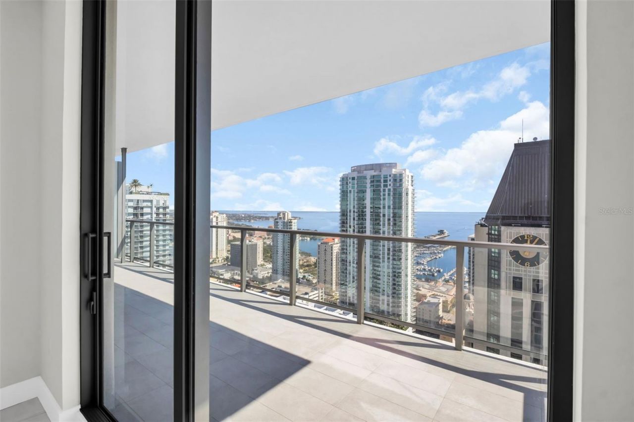 275 1st Avenue S, Unit 3304, Saint Petersburg, FL 33701 Photo