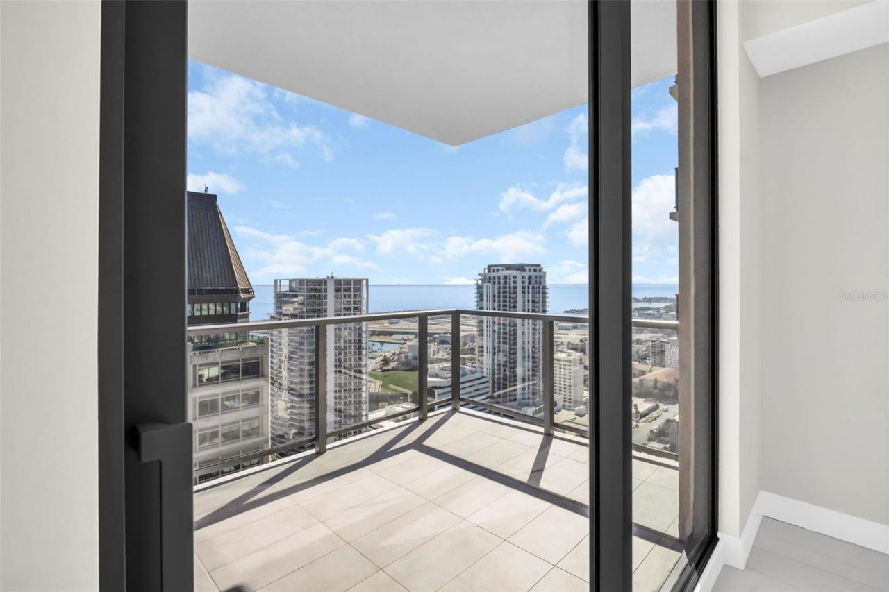 275 1st Avenue S, Unit 3304, Saint Petersburg, FL 33701 Photo