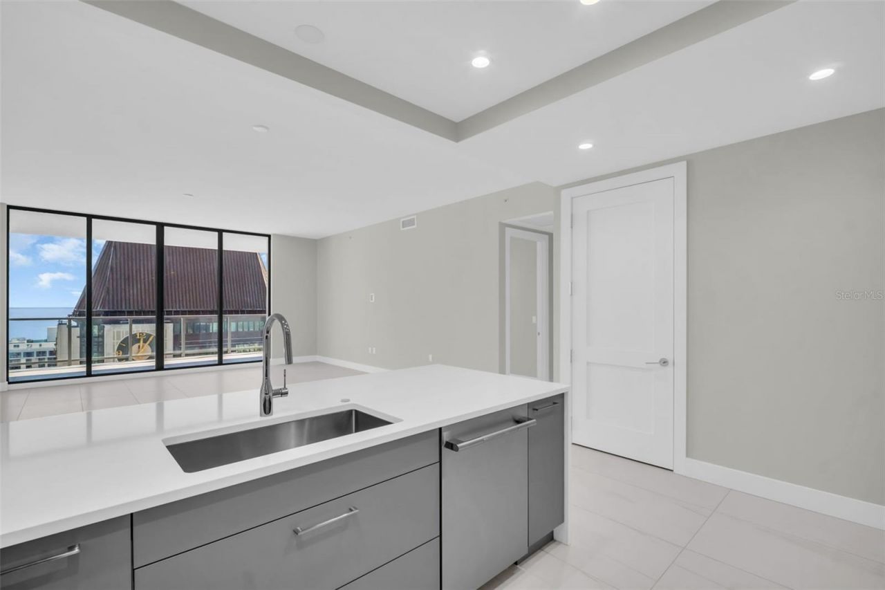 275 1st Avenue S, Unit 3304, Saint Petersburg, FL 33701 Photo