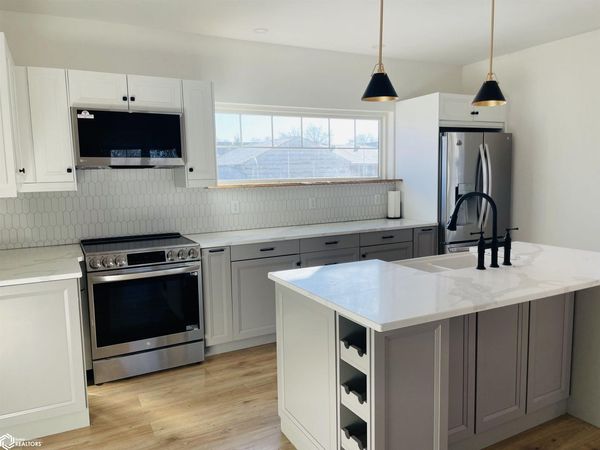 412 3Rd Street NW, Buffalo Center, IA 50424