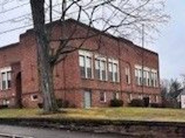 15 Papineau St, Holyoke, MA 01040