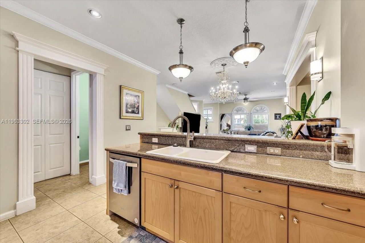 1033 NE 17th Way, Unit 1001, Fort Lauderdale, FL 33304 Photo