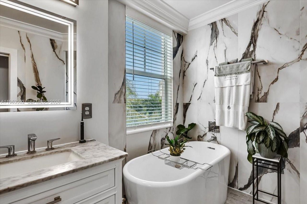 1033 NE 17th Way, Unit 1001, Fort Lauderdale, FL 33304 Photo