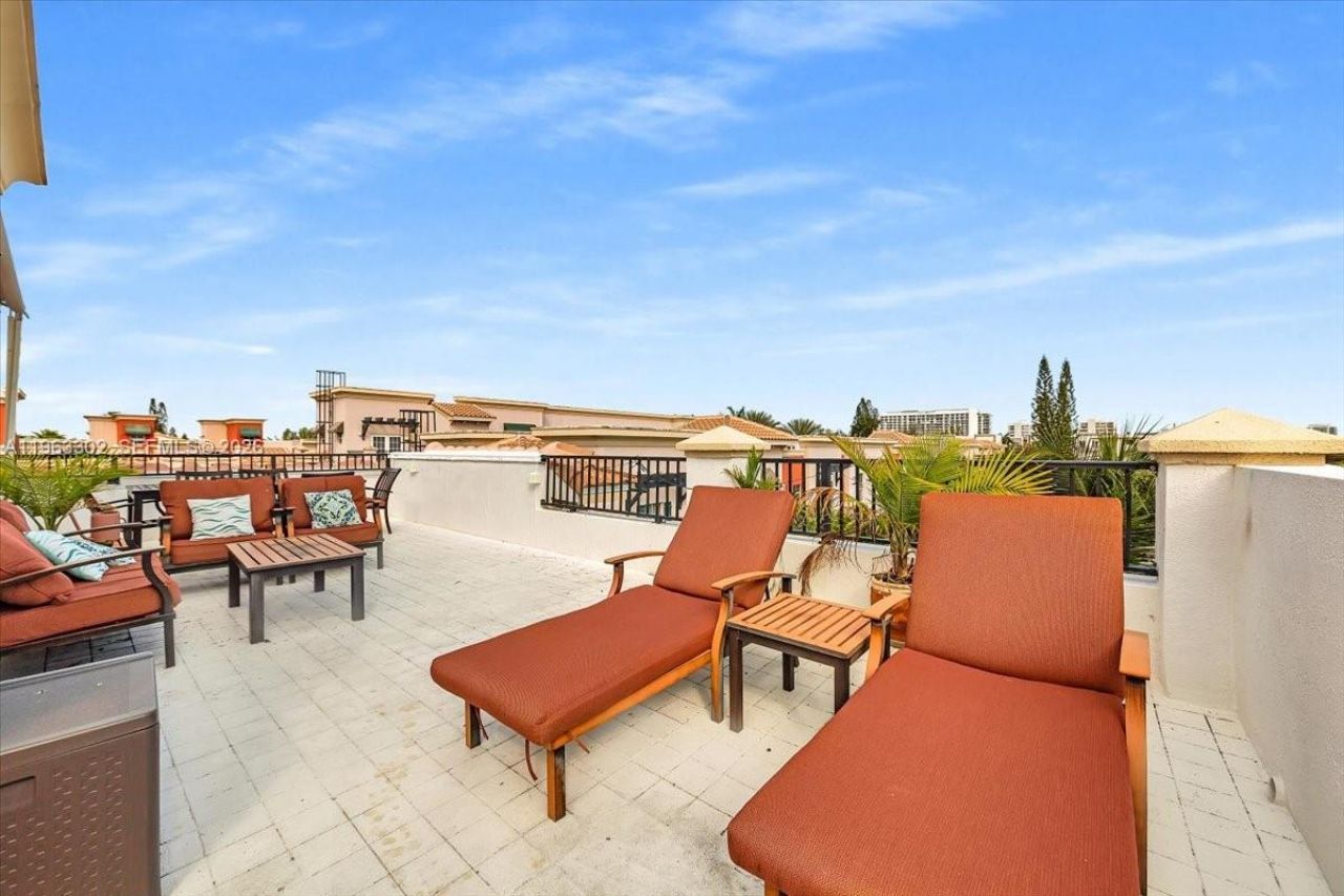 1033 NE 17th Way, Unit 1001, Fort Lauderdale, FL 33304 Photo