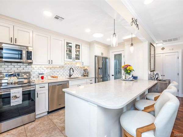 203 Cabot Court S, Saint James, NY 11780