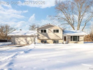 9643 Andersonville Road, Springfield Twp, MI 48346