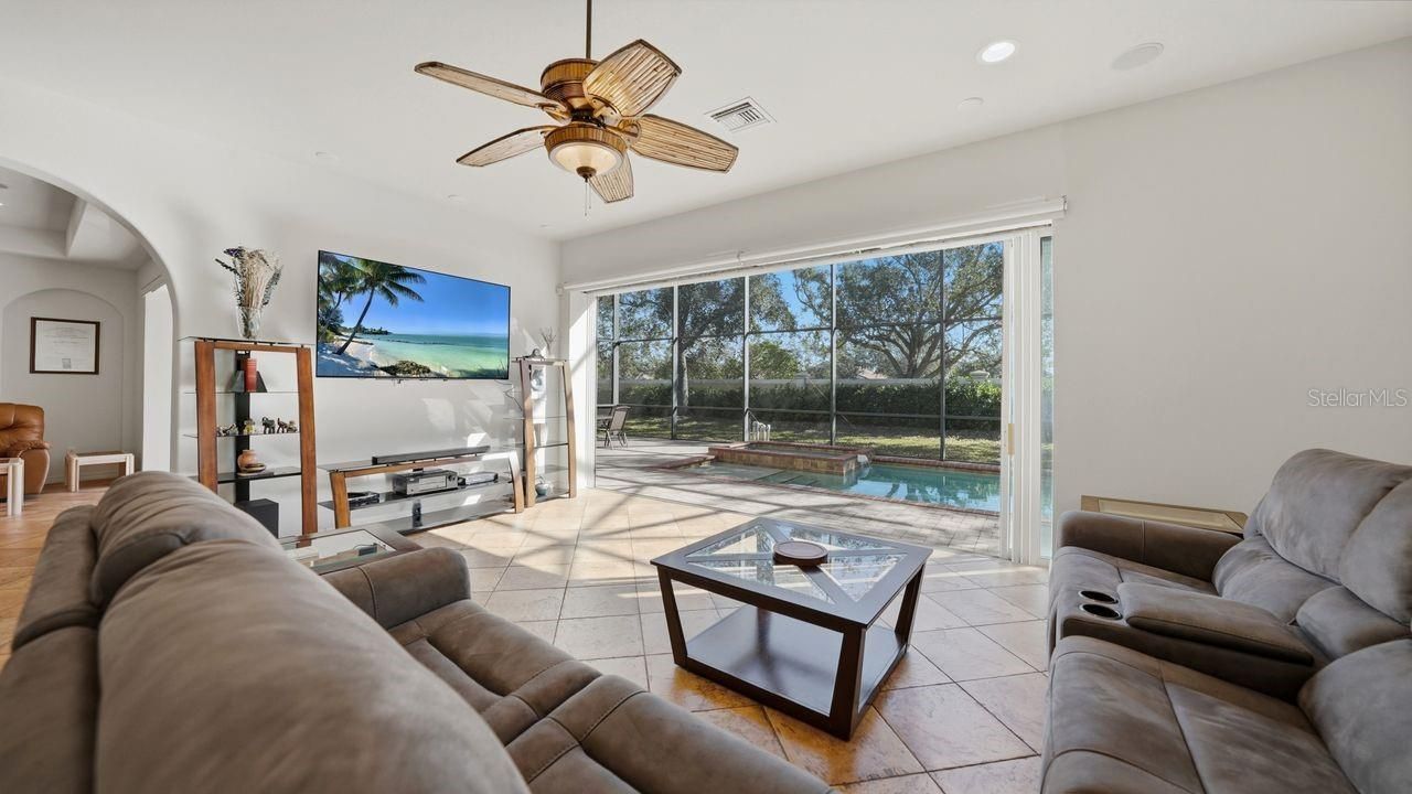 6627 38th Lane E, Sarasota, FL 34243 Photo