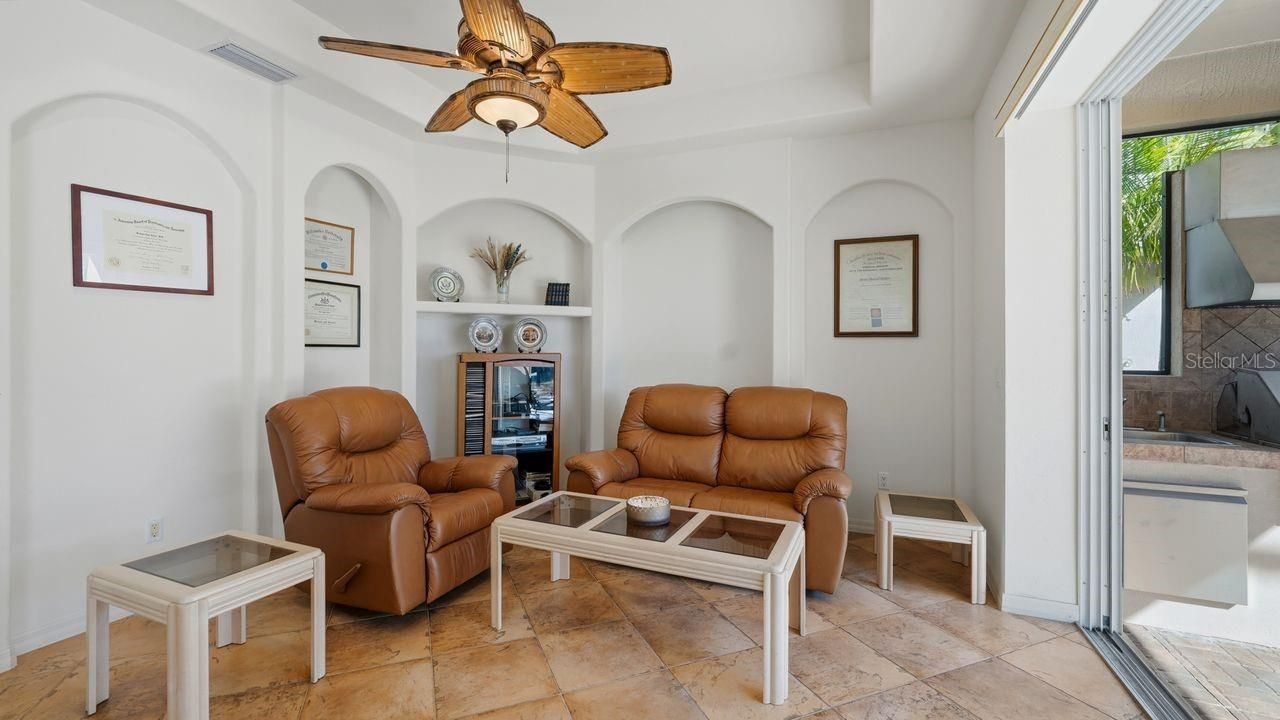 6627 38th Lane E, Sarasota, FL 34243 Photo