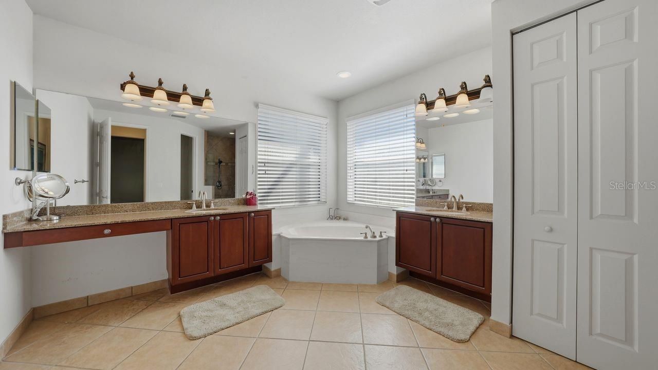 6627 38th Lane E, Sarasota, FL 34243 Photo