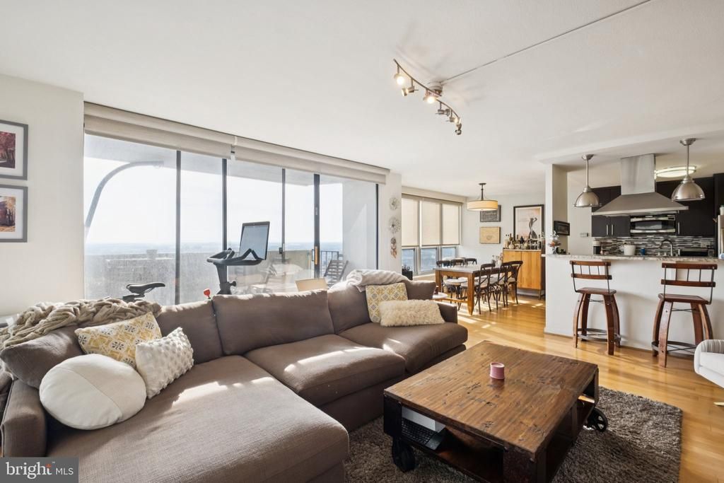 224 30 W Rittenhouse Square, Unit 2811, Philadelphia, PA 19103 Main Photo