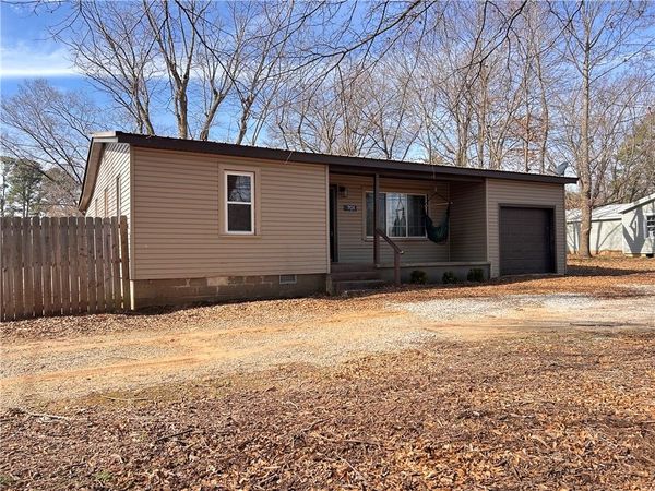 701 N Curtis Avenue , Pea Ridge, AR 72751