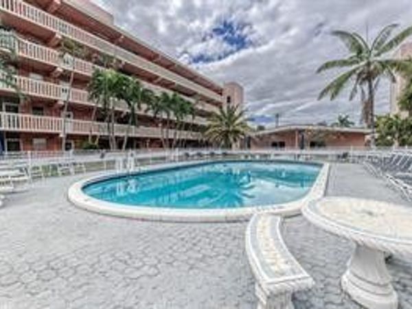 200 NE 12th Avenue, Unit 6a, Hallandale Beach, FL 33009
