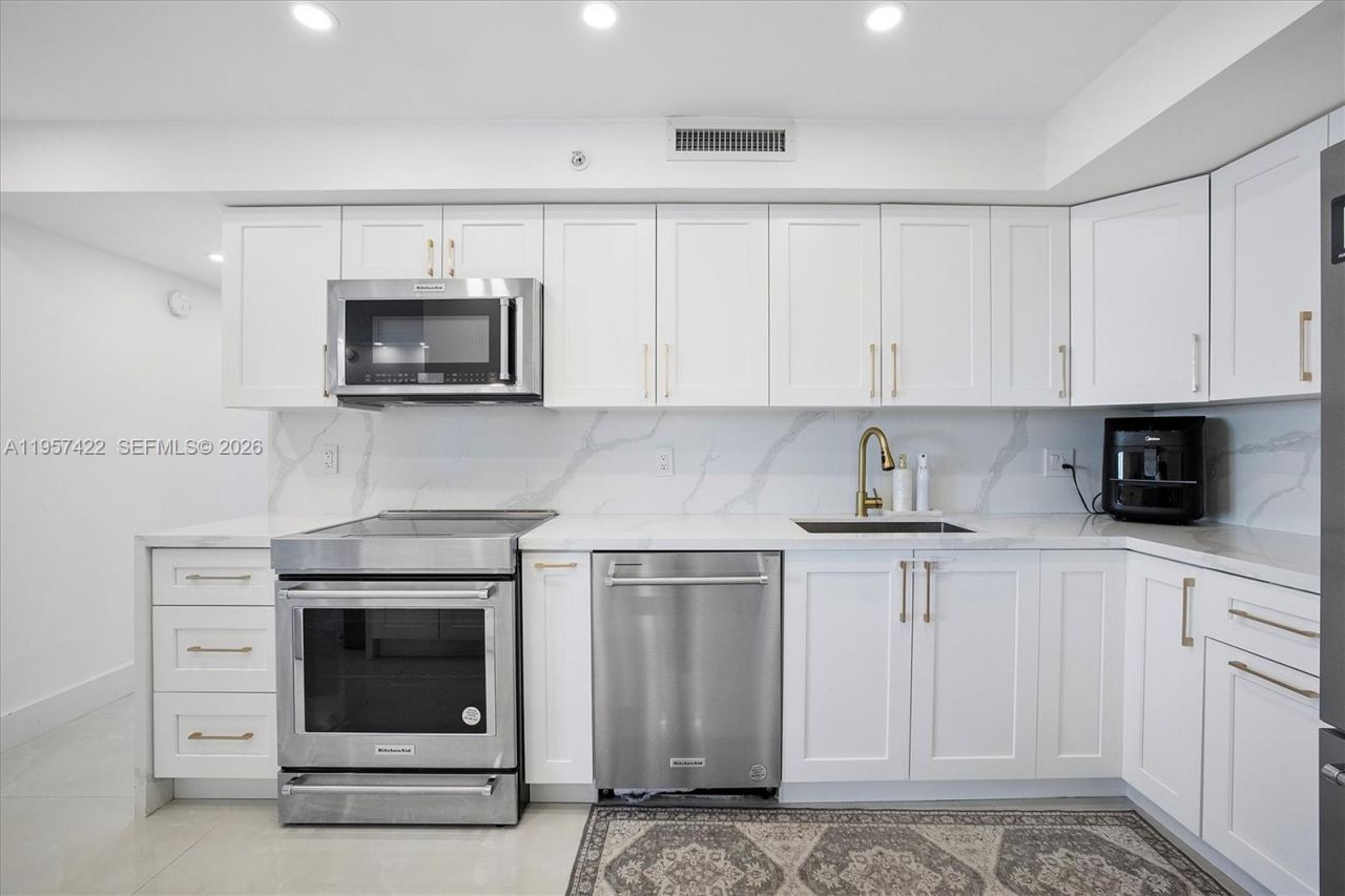 20515 E Country Club Dr , Unit 1747, Aventura, FL 33180 Photo