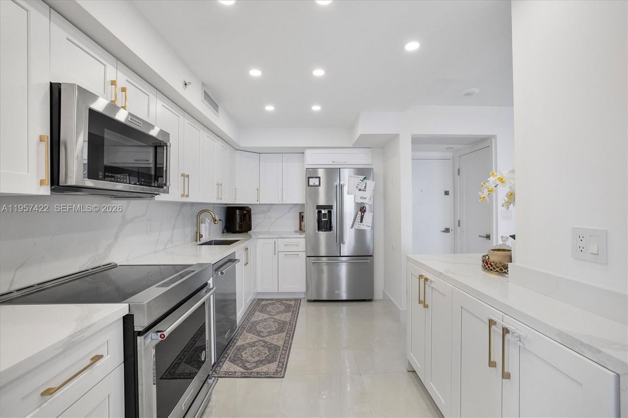 20515 E Country Club Dr , Unit 1747, Aventura, FL 33180 Photo