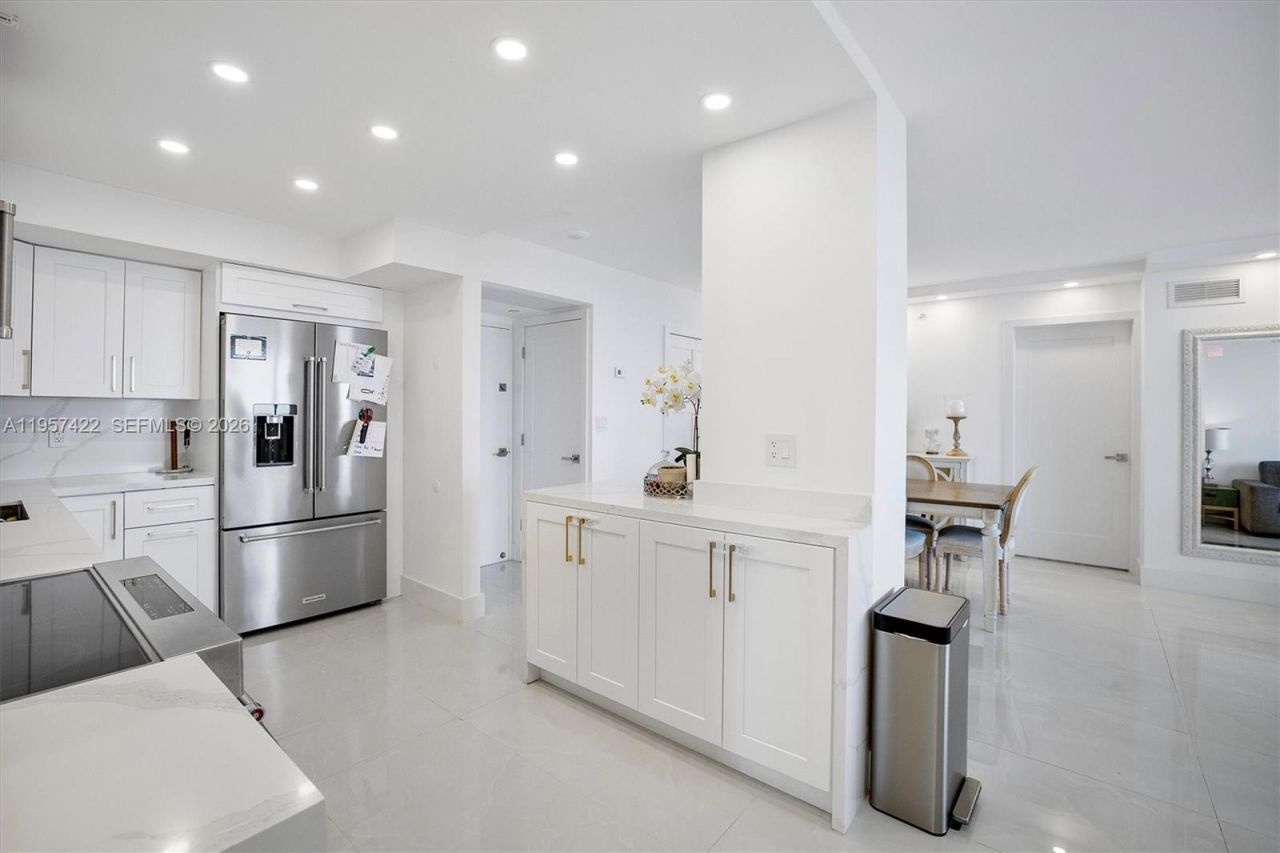 20515 E Country Club Dr , Unit 1747, Aventura, FL 33180 Photo