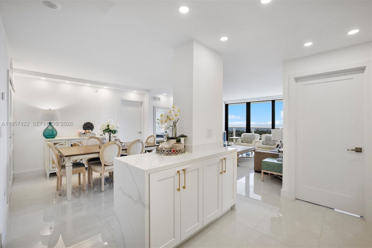 20515 E Country Club Dr , Unit 1747, Aventura, FL 33180 Photo