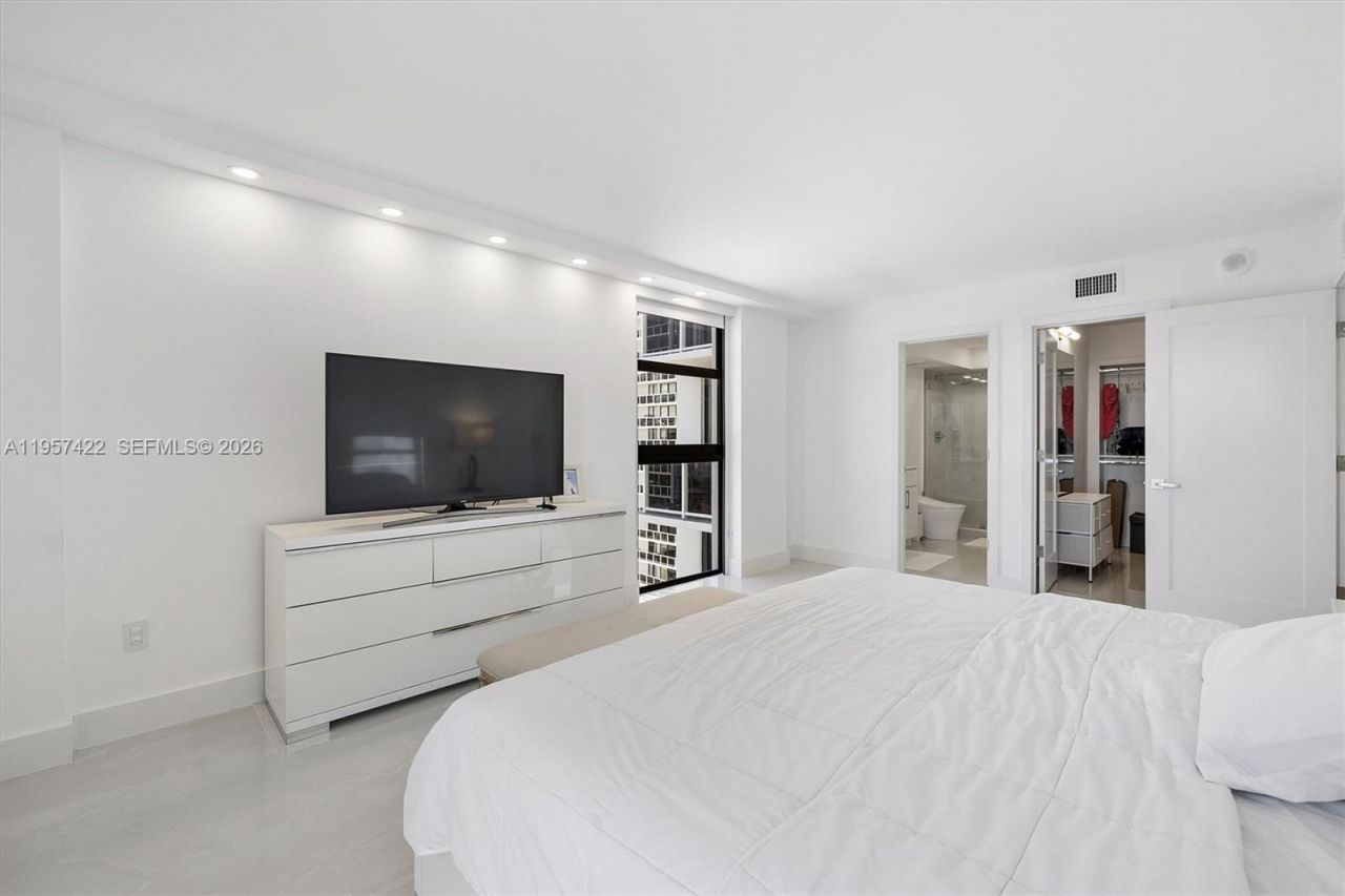 20515 E Country Club Dr , Unit 1747, Aventura, FL 33180 Photo